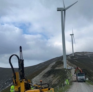 Hincado de postes para parques fotovoltaicos