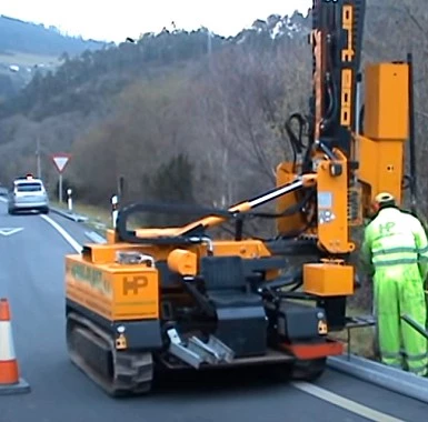 Herbi-Plast. Hincado de postes en carretera	