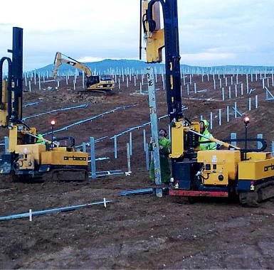 Hincado de postes para parques fotovoltaicos