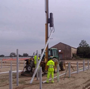 Hincado de postes para parques fotovoltaicos